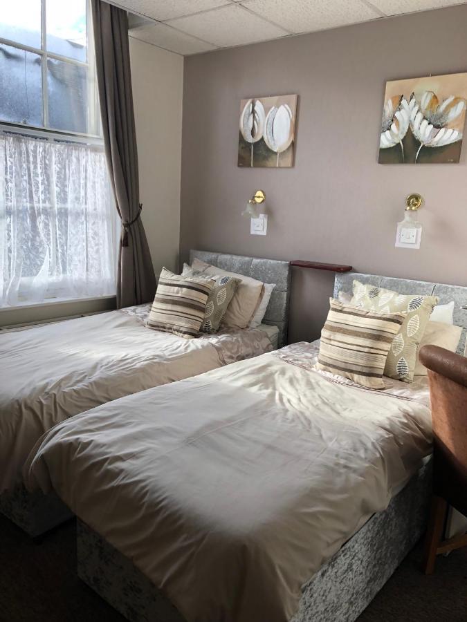The Crown In Bed & Breakfast Fordingbridge Exterior photo